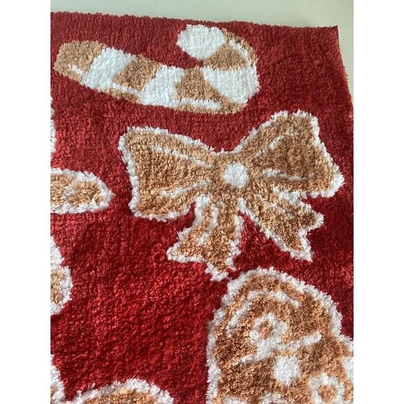 BETSEY JOHNSON Gingerbread Christmas NOVELTY BATH MAT Non Slip 20” X 30” NEW - Picture 5 of 16